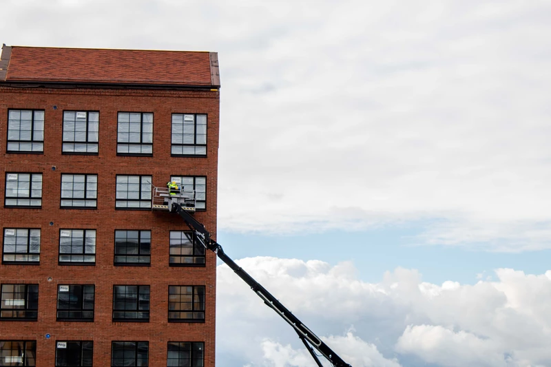 Structural block and architectural facade under one contract