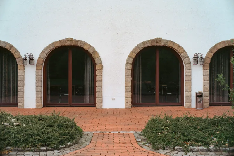 Custom stone arch and keystone detailing on a Chicagoland estate