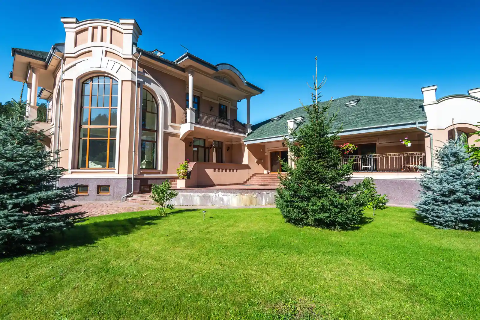 New custom masonry home exterior near Willowbrook, IL